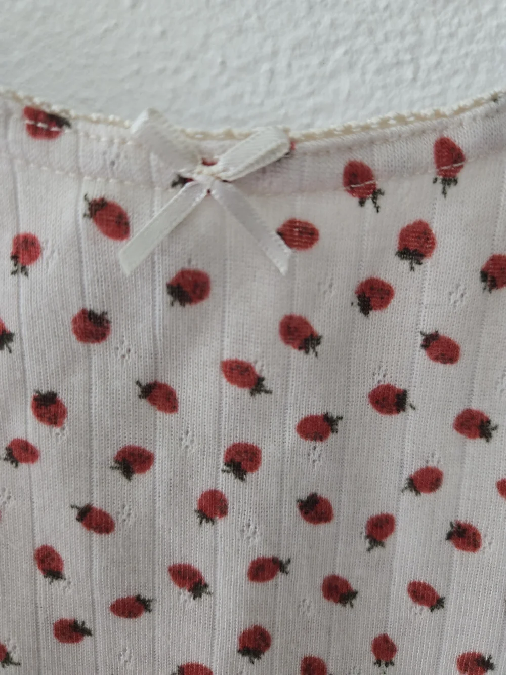Hesperus Cream Tank With Strawberries